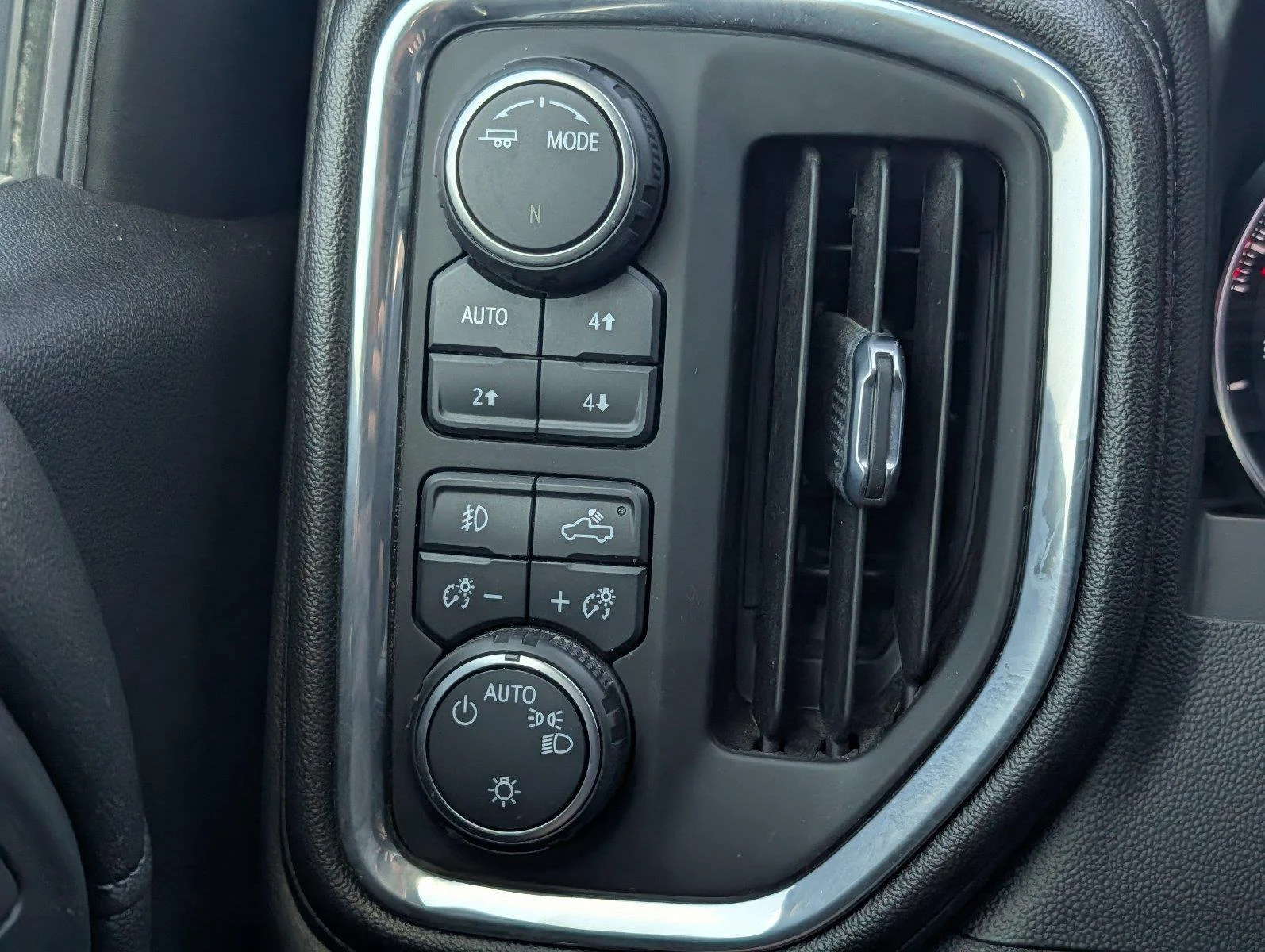 Used 2021 SUMMIT WHITE Chevrolet LT Trail Boss image 30