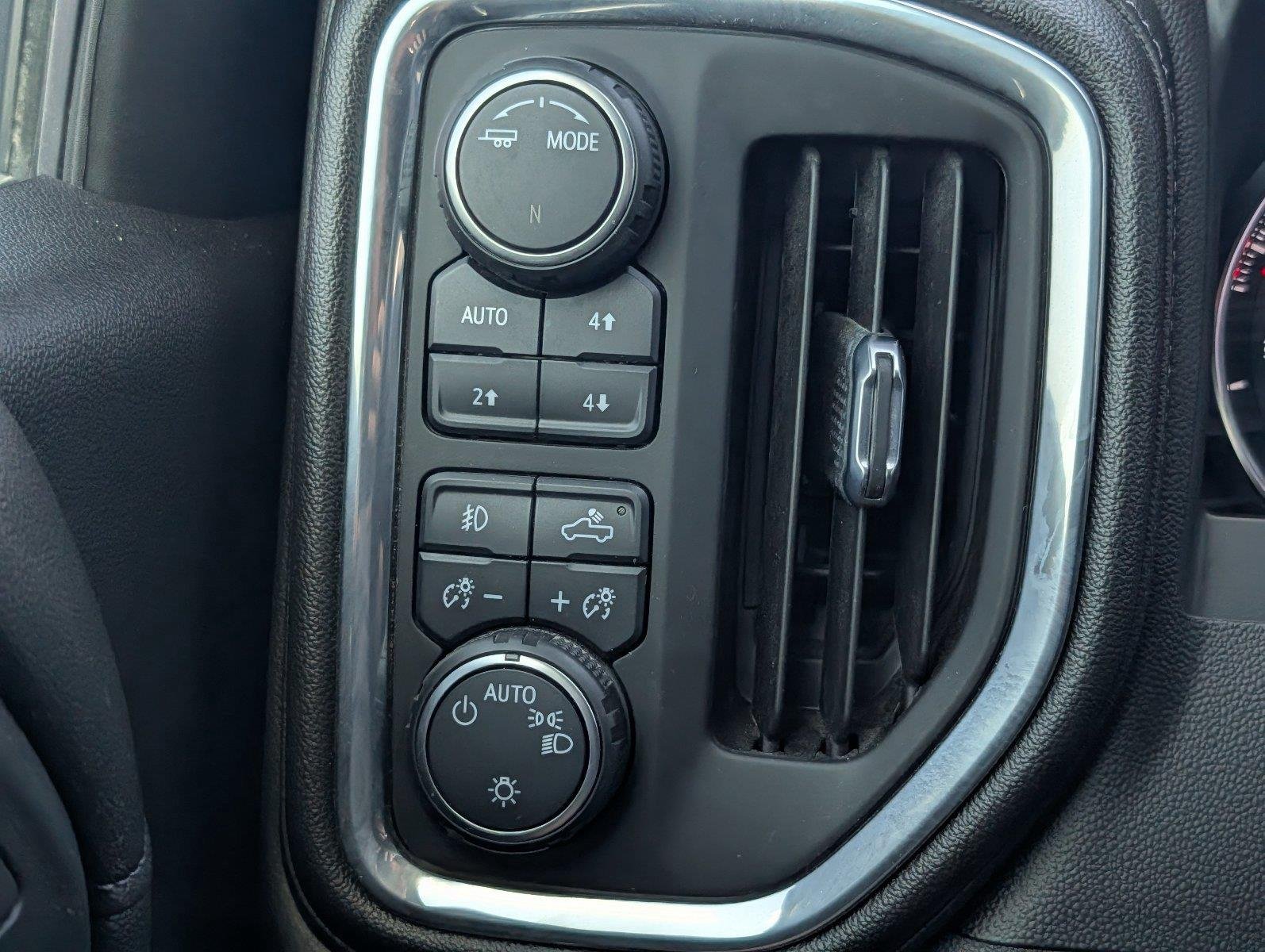 Used 2021 SUMMIT WHITE Chevrolet LT Trail Boss image 30