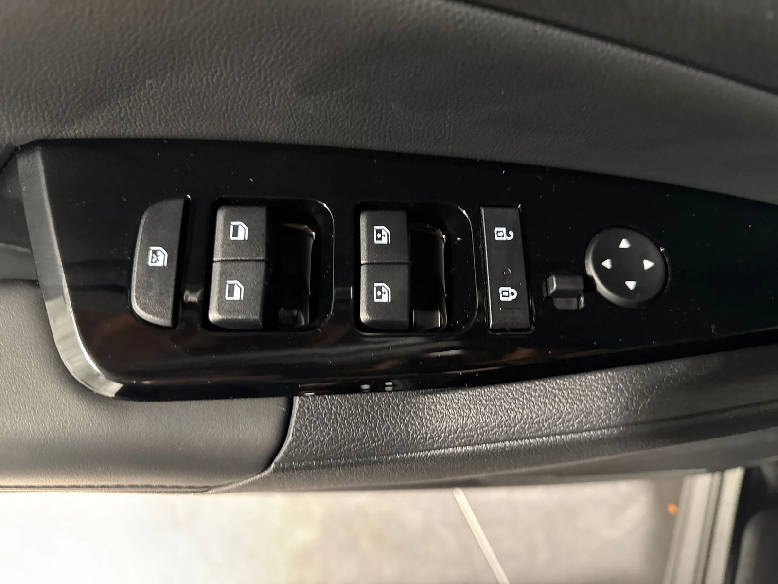 Used 2025 Black Kia X-Line image 18