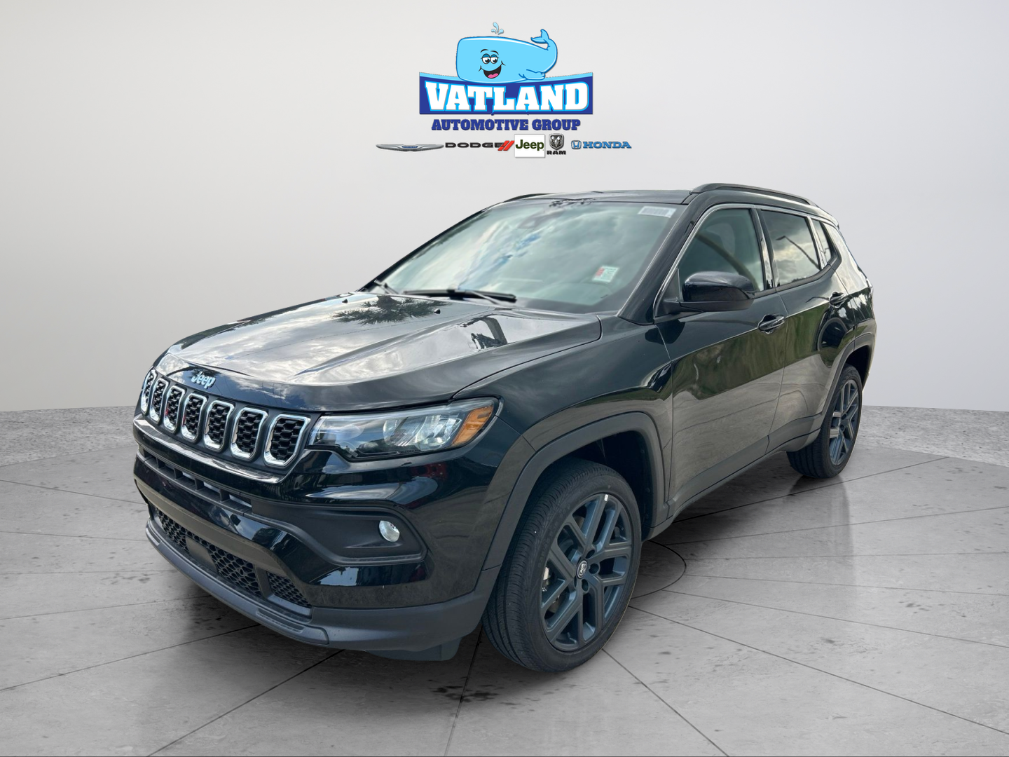New 2026 Diamond Black Crystal Pearl-Coat Exterior Paint Jeep Latitude image 1