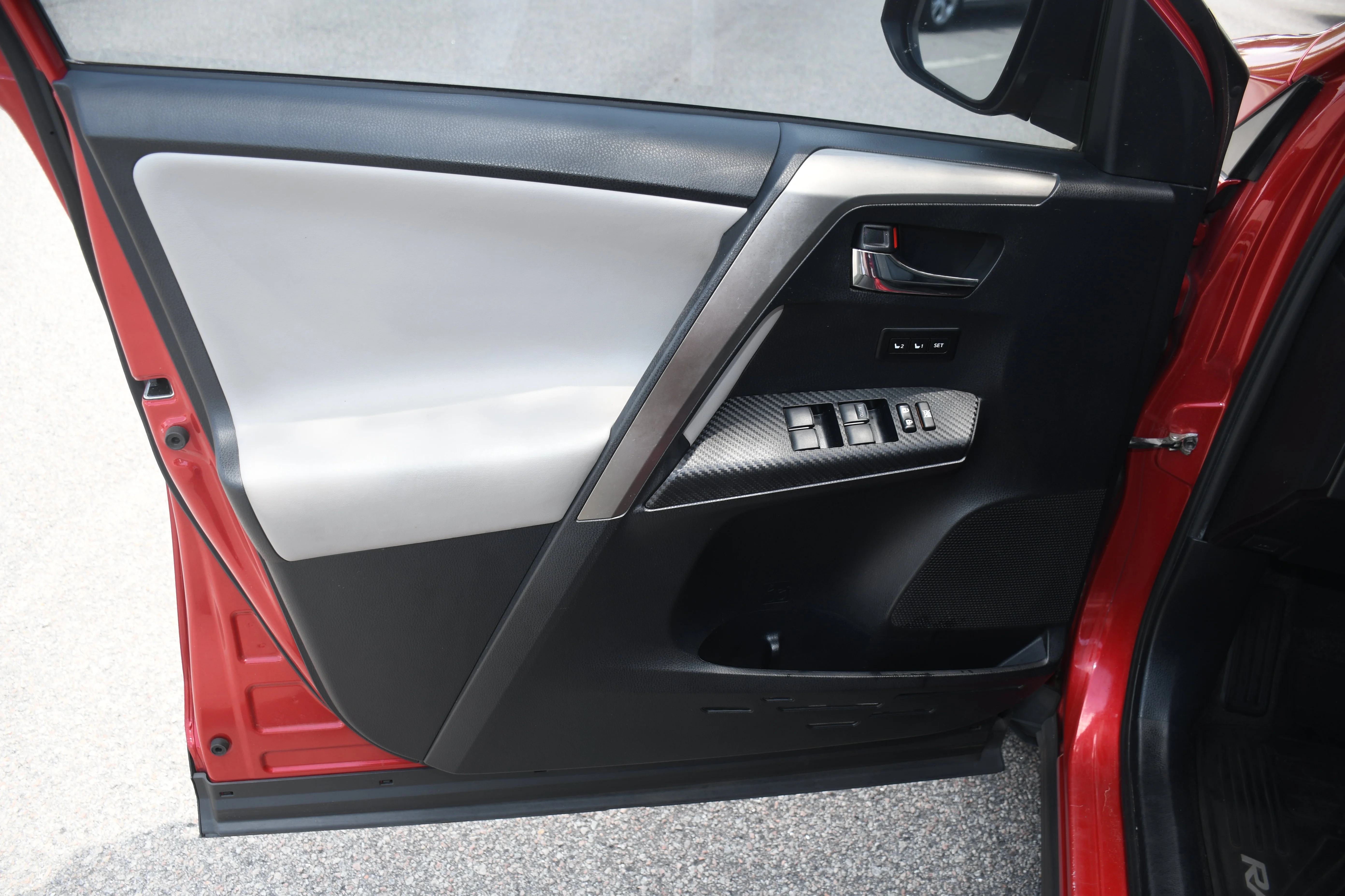 Used 2015 Red Toyota Limited image 10