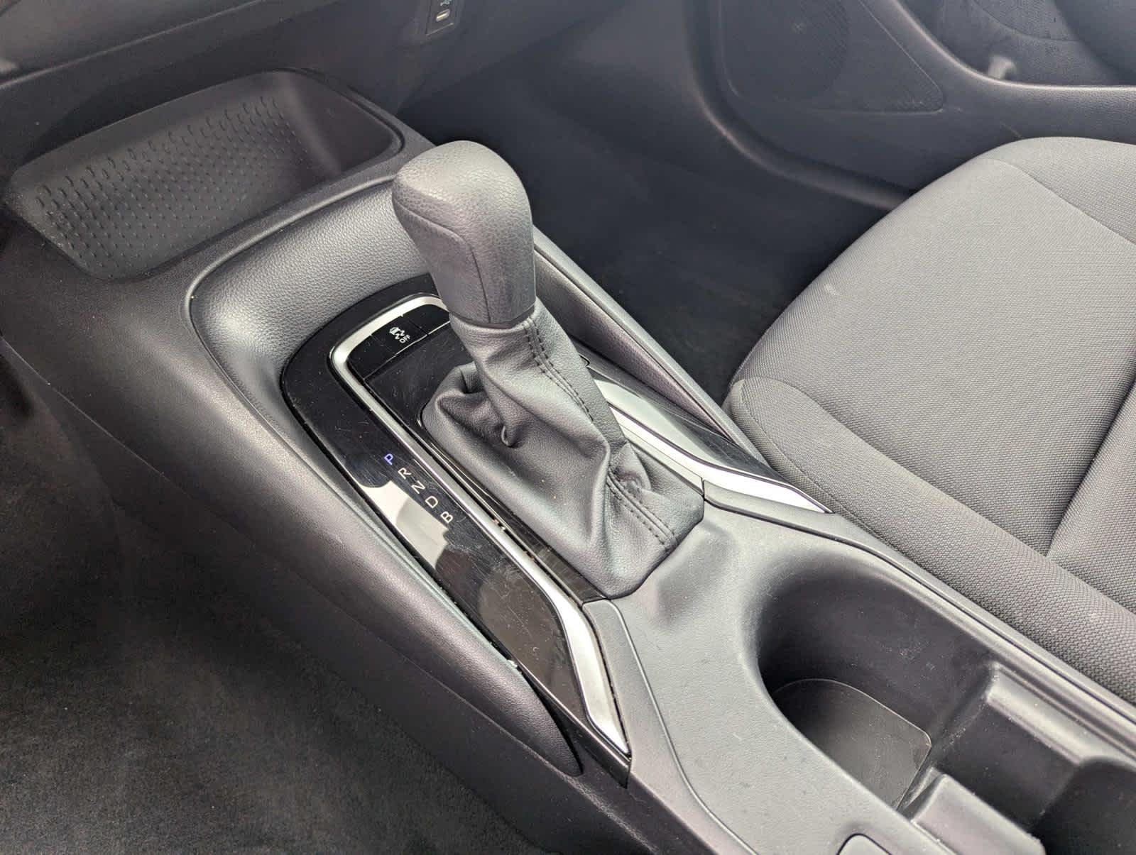 Used 2025 Ice Cap Toyota LE image 25