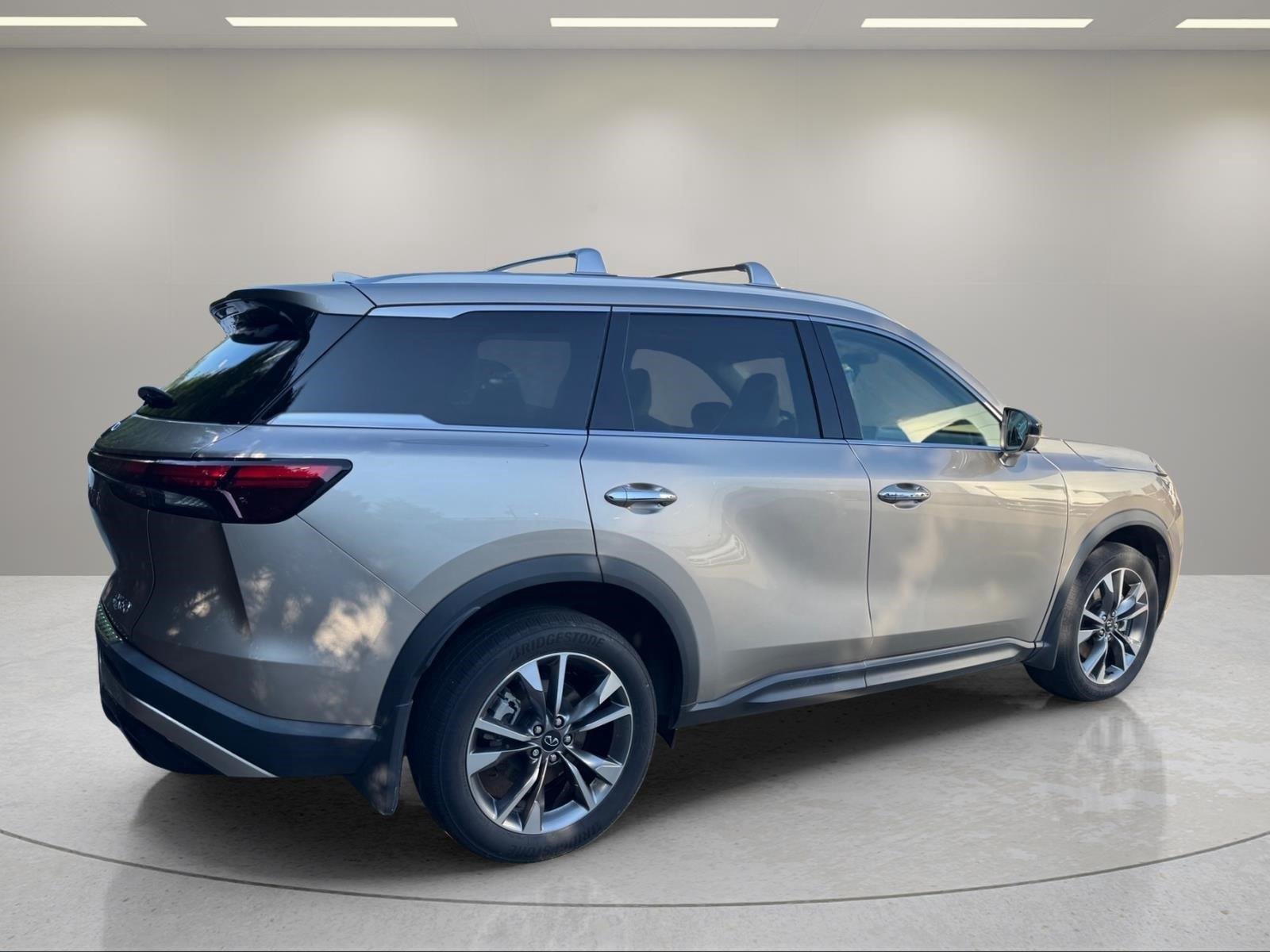 Used 2024 Warm Titanium INFINITI LUXE image 13