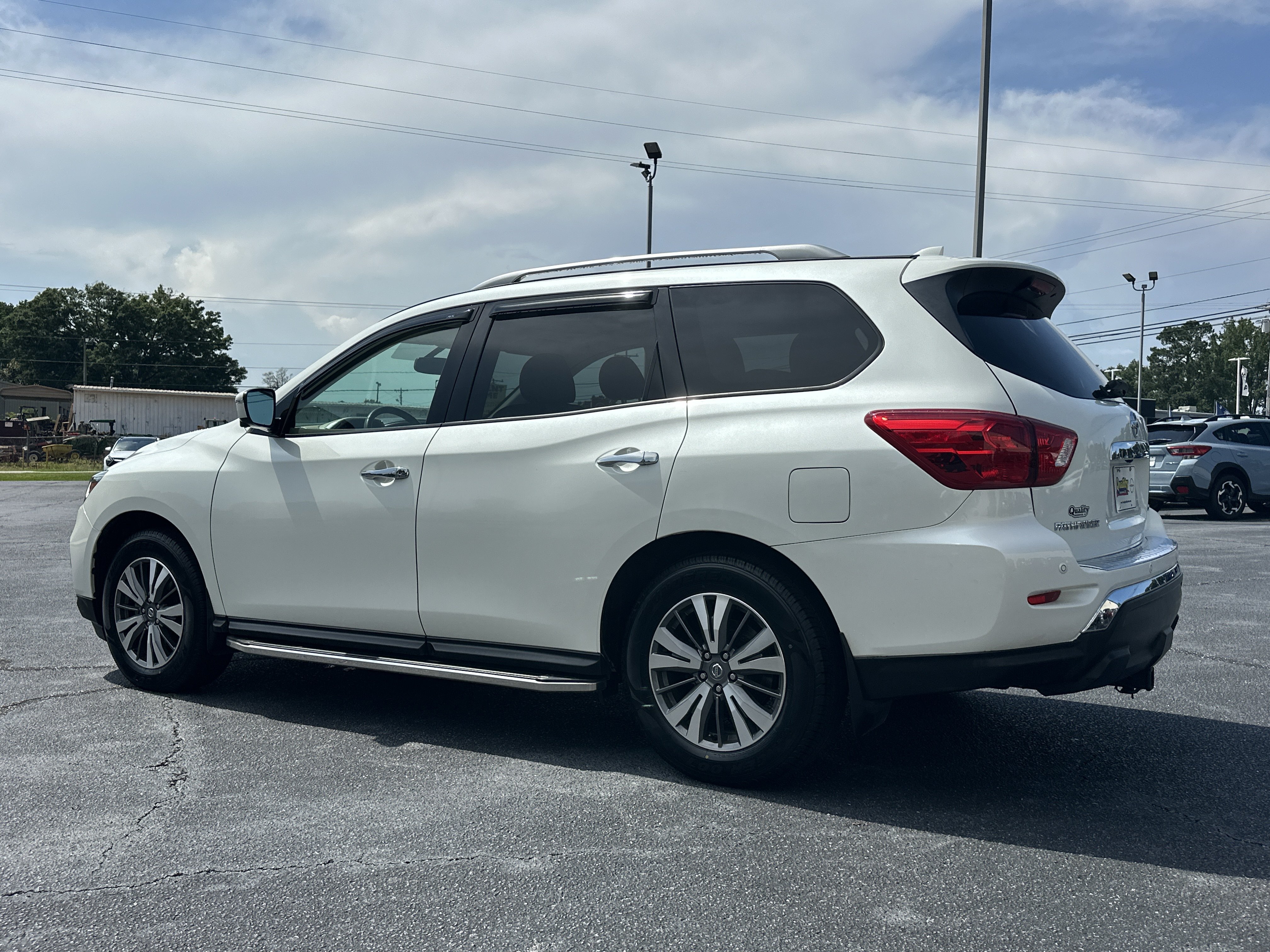 Used 2020 Pearl White Tricoat Nissan SL image 6
