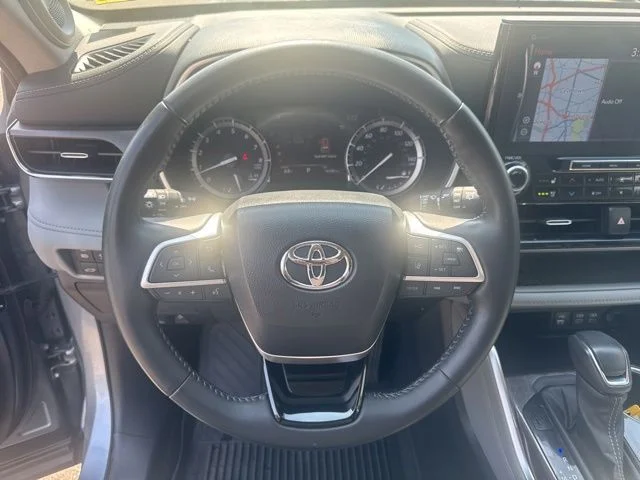 Used 2022 Moon Dust Toyota Limited image 14