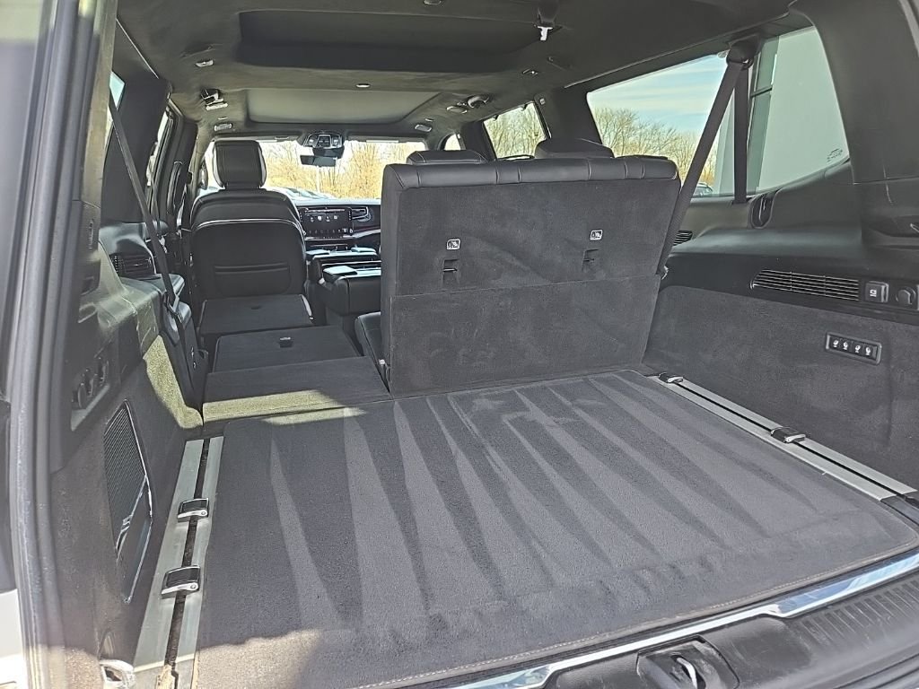 Used 2024 White/off-white Jeep Series II image 128