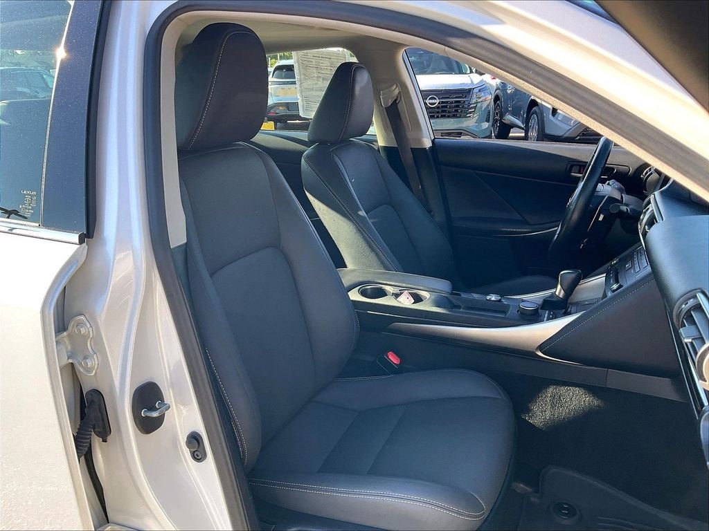 Used 2019 Eminent White Pearl Lexus 300 image 10