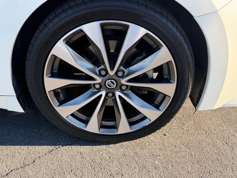Used 2019 Pearl White Trico Nissan Platinum image 31