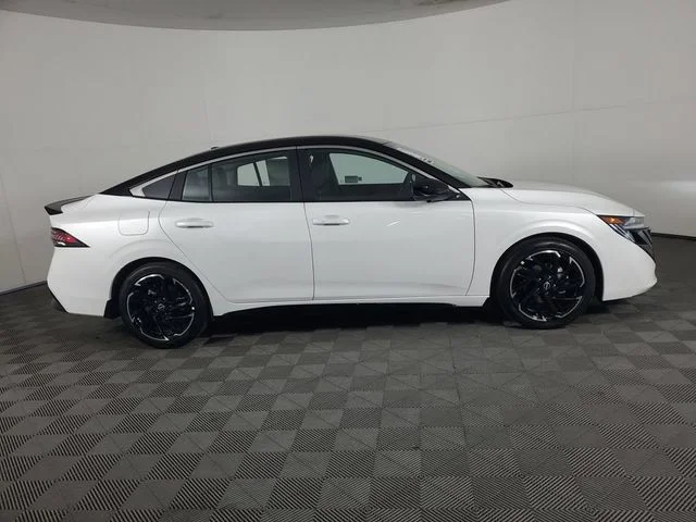 New 2026 Aspen White TriCoat / Super Black Two-tone Nissan SR image 3