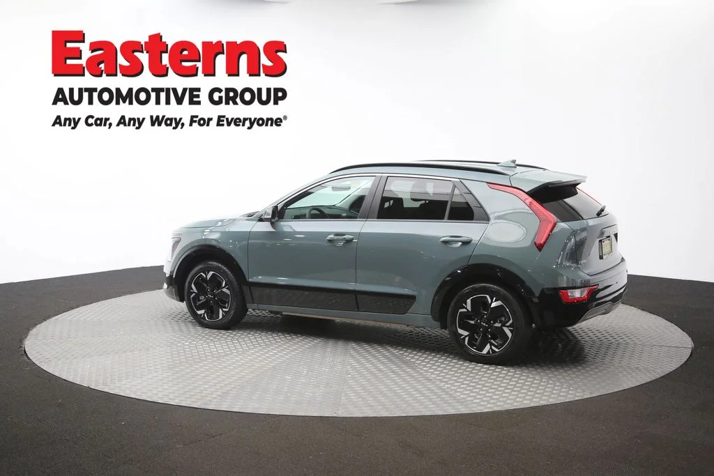 Used 2023 Green Kia Wind image 63