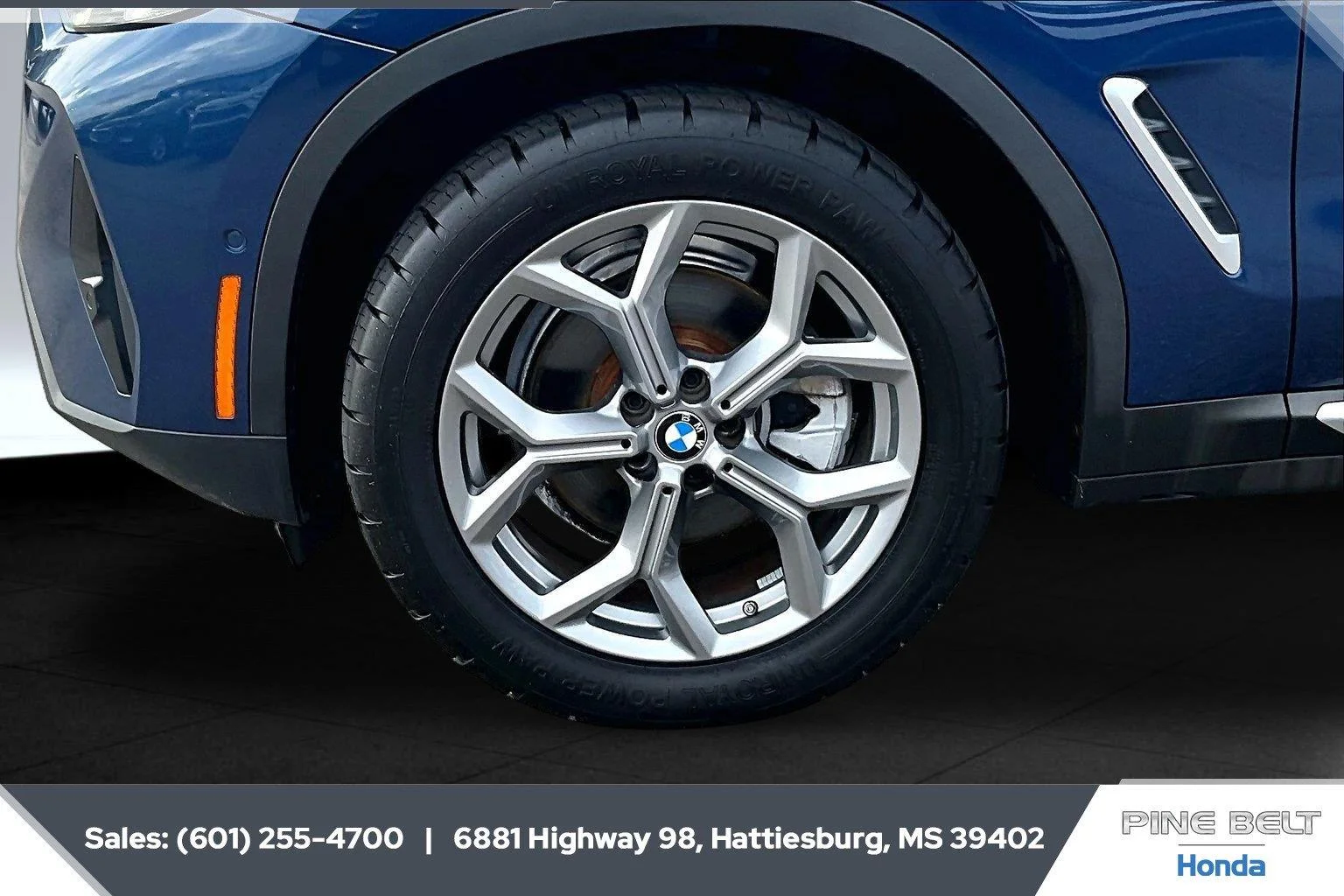 Used 2024 Phytonic Blue Metallic BMW sDrive30i image 7