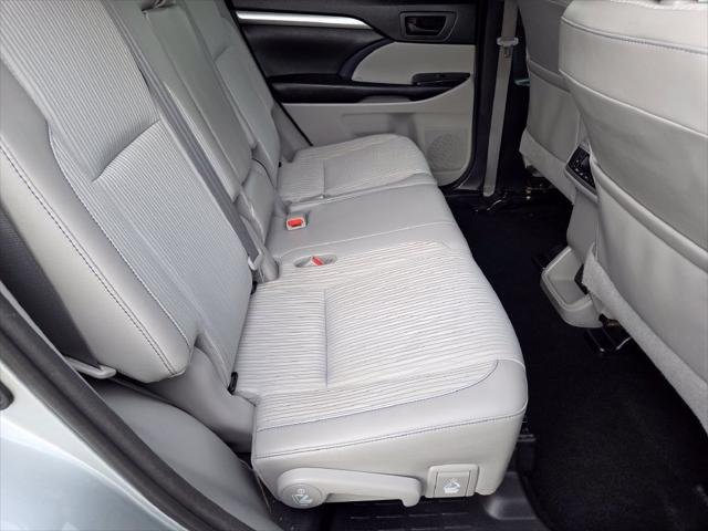 Certified Used 2017 CELESTIAL SILVER Toyota  image 27