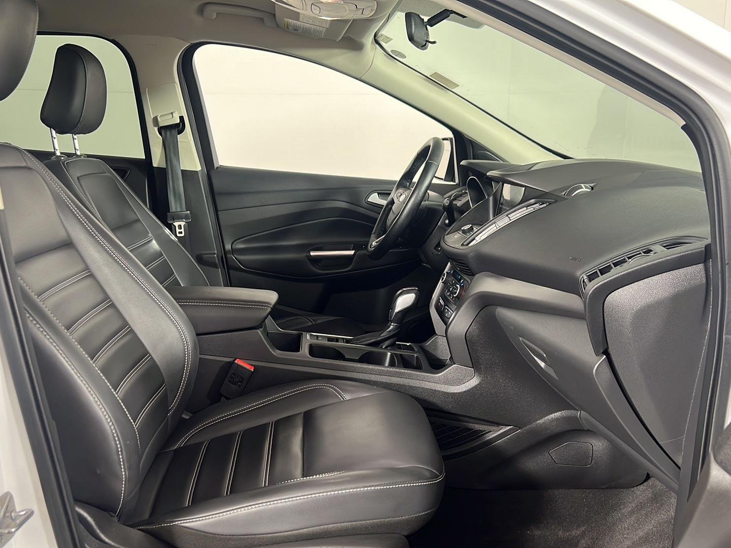 Used 2019 Oxford White Ford SEL image 22