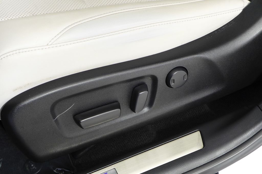 Used 2020 Eminent White Pearl Lexus 450h image 23
