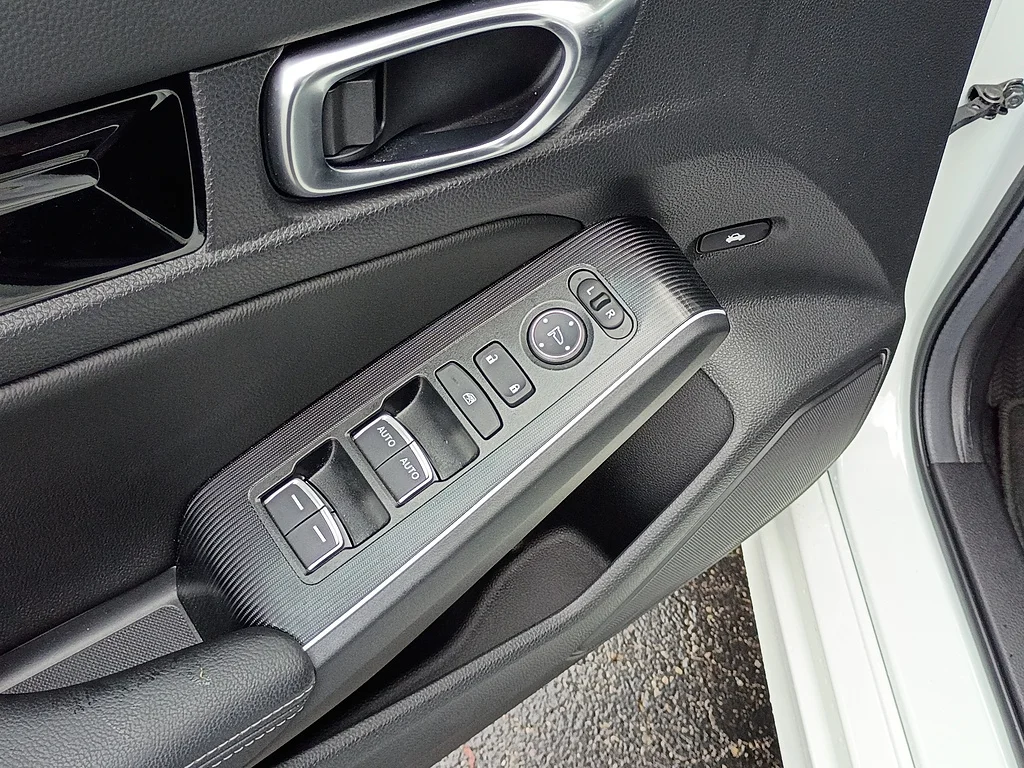 Certified Used 2025 WHITE Honda Sport Touring image 16