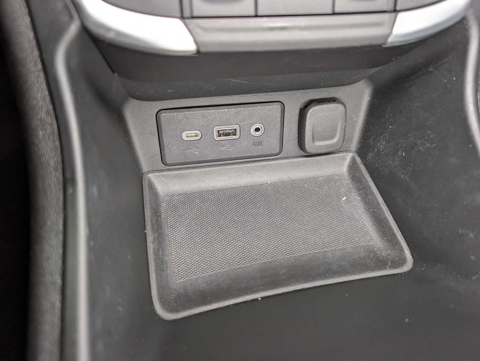 Used 2023 Summit White GMC SLE image 24