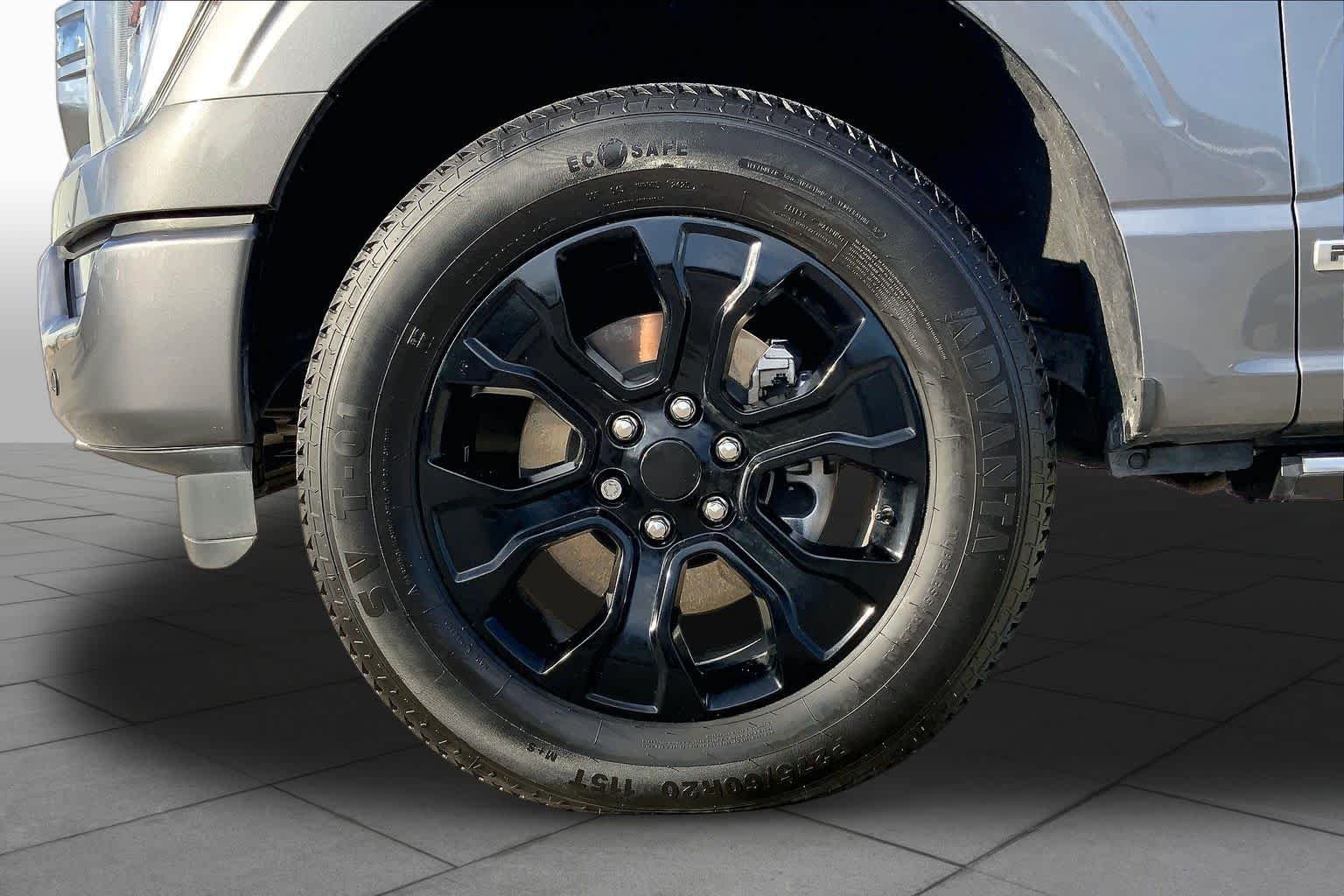 Used 2022 Carbonized Gray Metallic Ford Platinum image 10