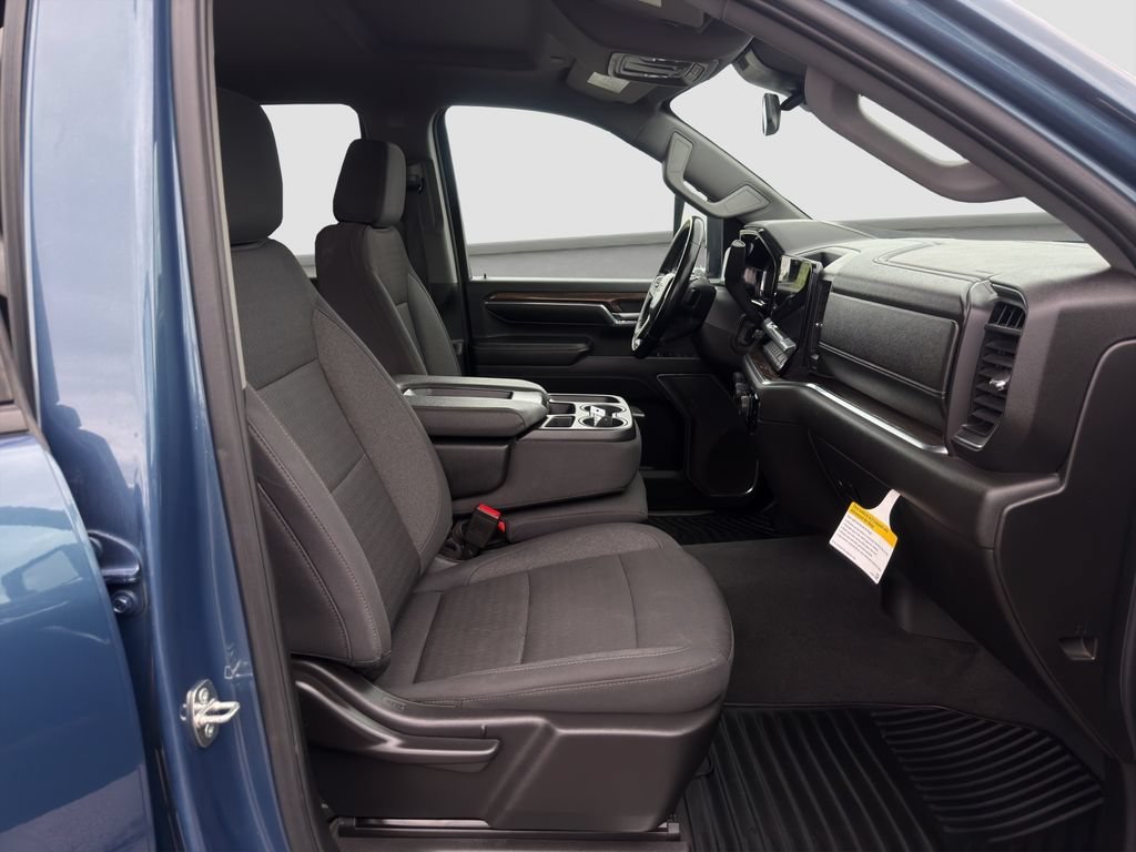 Used 2024 Lakeshore Blue Metallic Chevrolet LT image 18