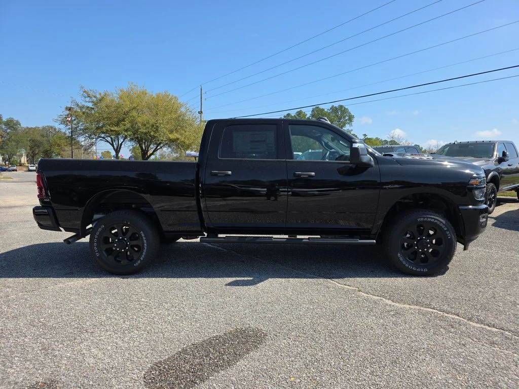 New 2026 Diamond Black Crystal Pearl-Coat Exterior Paint RAM Tradesman image 3