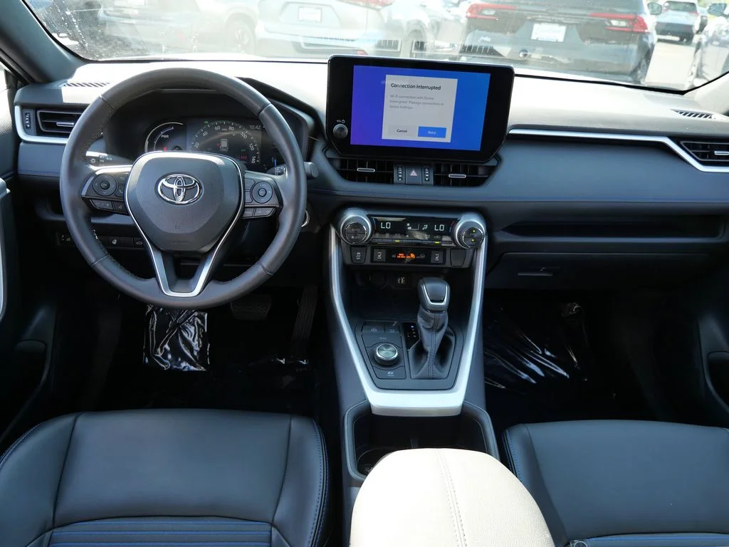 2025 Toyota RAV4 XSE - Photo 13