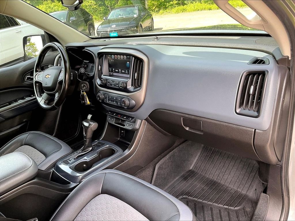 Used 2018 Gray Chevrolet Z71 image 14