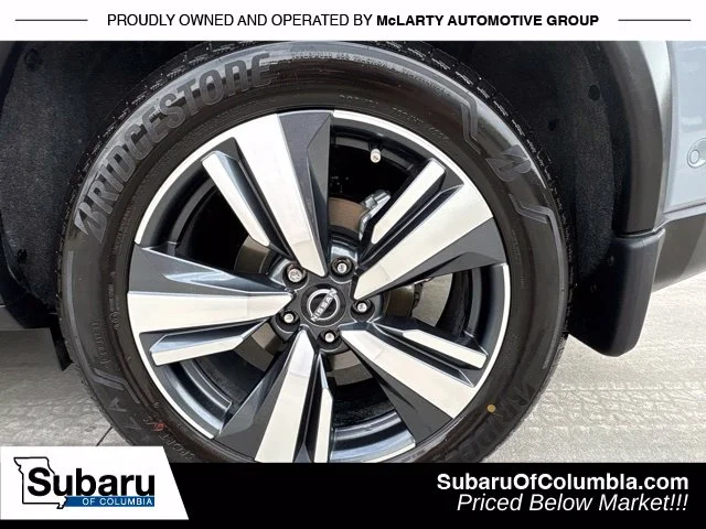 Used 2025 Gray Nissan SL image 12