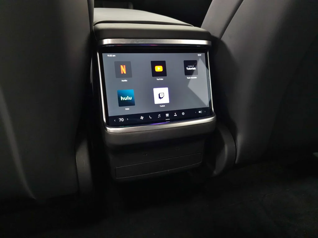 Used 2023  Tesla Standard Range image 32