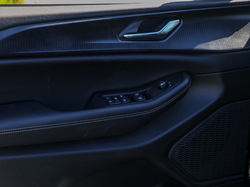 New 2026 Diamond Black Crystal Pearl-Coat Exterior Paint Jeep Laredo image 23