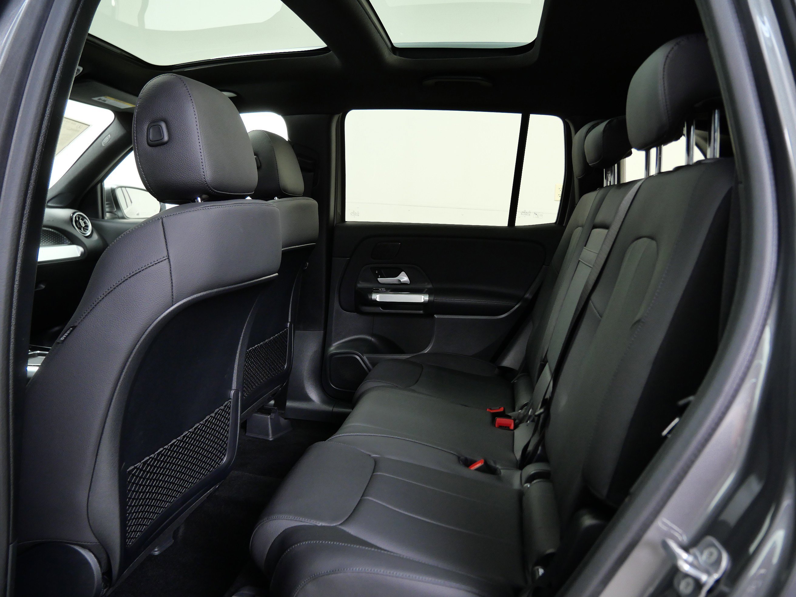 New 2026 Mountain Grey Metallic Mercedes-Benz GLB 250 image 9