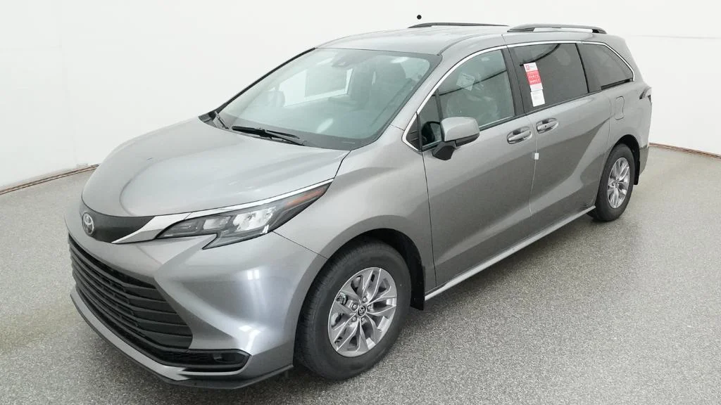 Heavy Metal 2026 Toyota Sienna LE 8-Passenger AWD Minivan All-Wheel Drive
