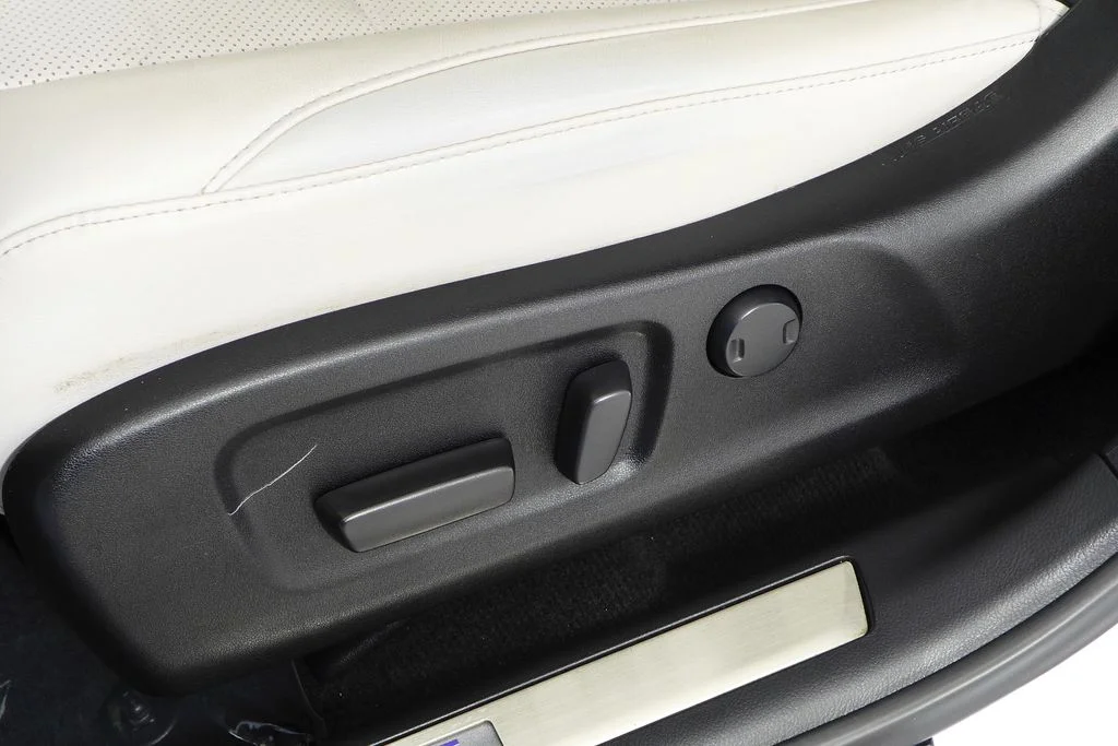 Used 2020 White Lexus 450h image 23