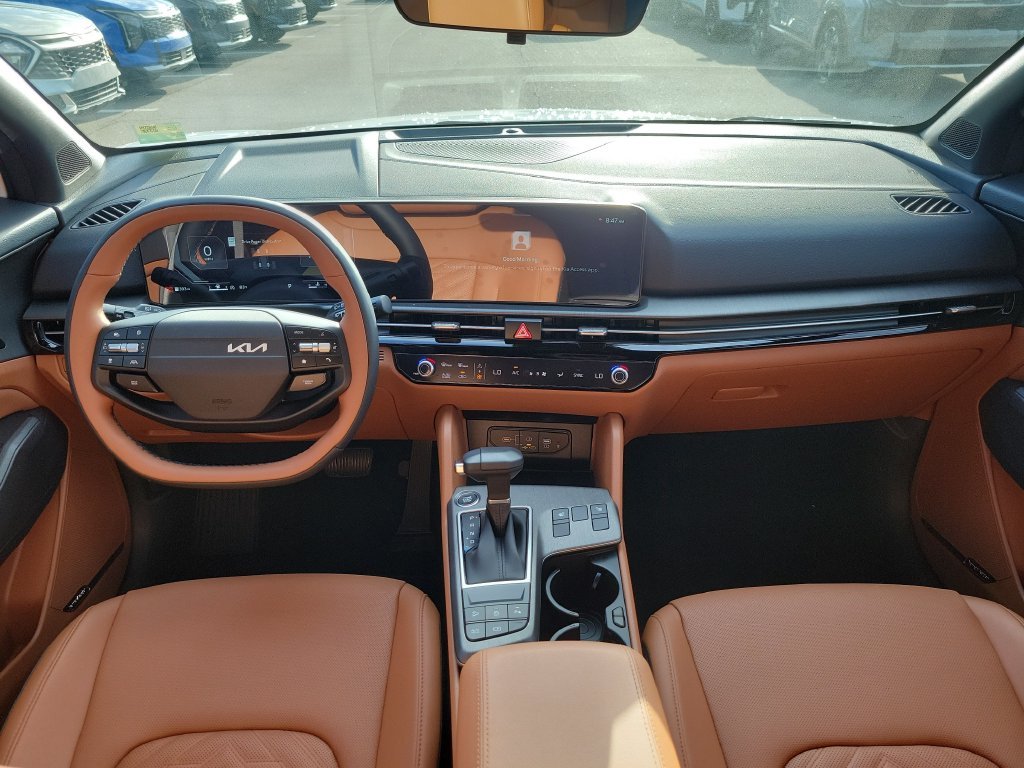 New 2027 Glacial White Pearl / Black Ro Kia X-Line image 18