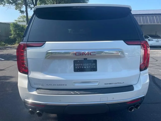Used 2022 White Frost Tricoat GMC Denali image 6
