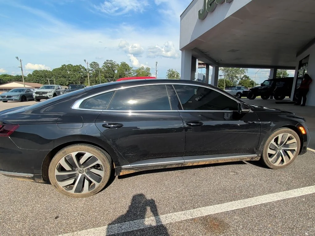 Used 2022 Black Volkswagen 2.0T SEL R-Line image 4