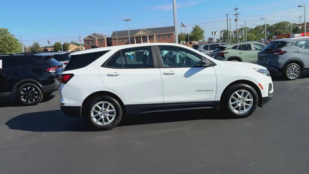 Used 2022 White Chevrolet LS image 9