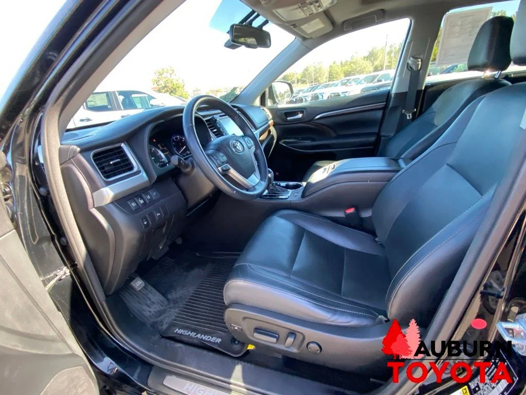 Used 2016 Midnight Black Metallic Toyota Limited image 38