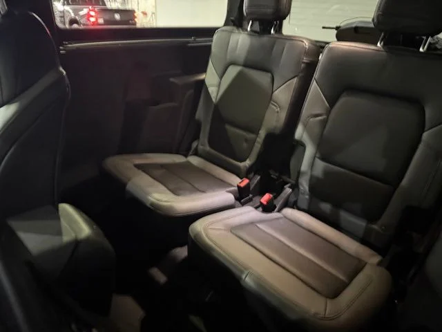 Used 2023 Oxford White Ford Black Diamond image 4