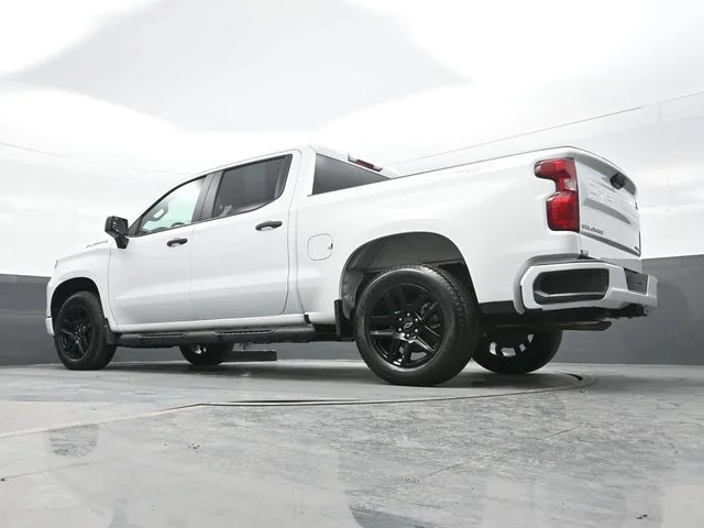 Used 2024 White Chevrolet Custom image 19