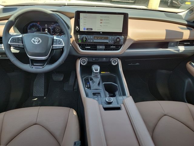 Used 2025 Gray Toyota Platinum image 9