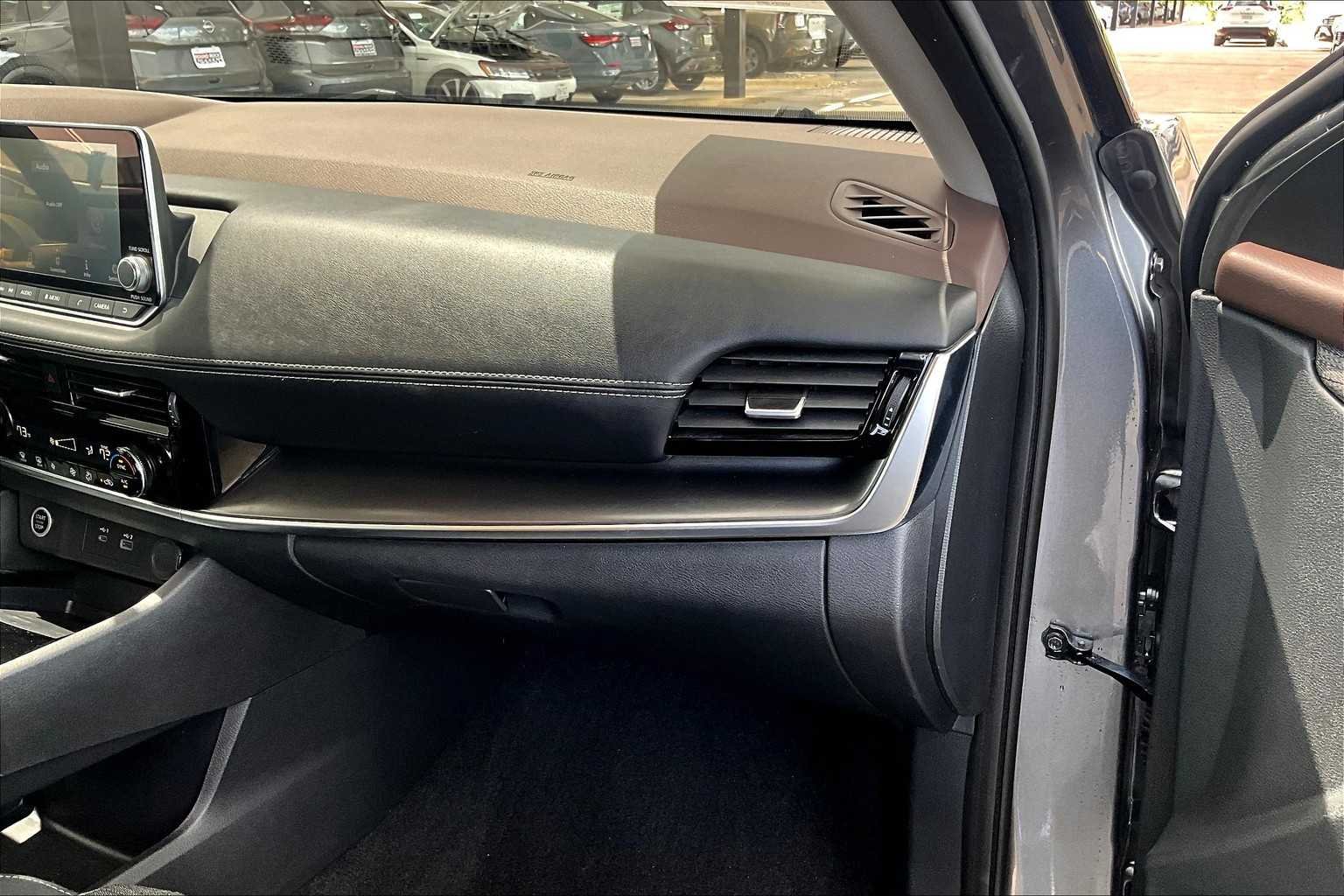 Used 2021 Gun Metallic Nissan SV image 18