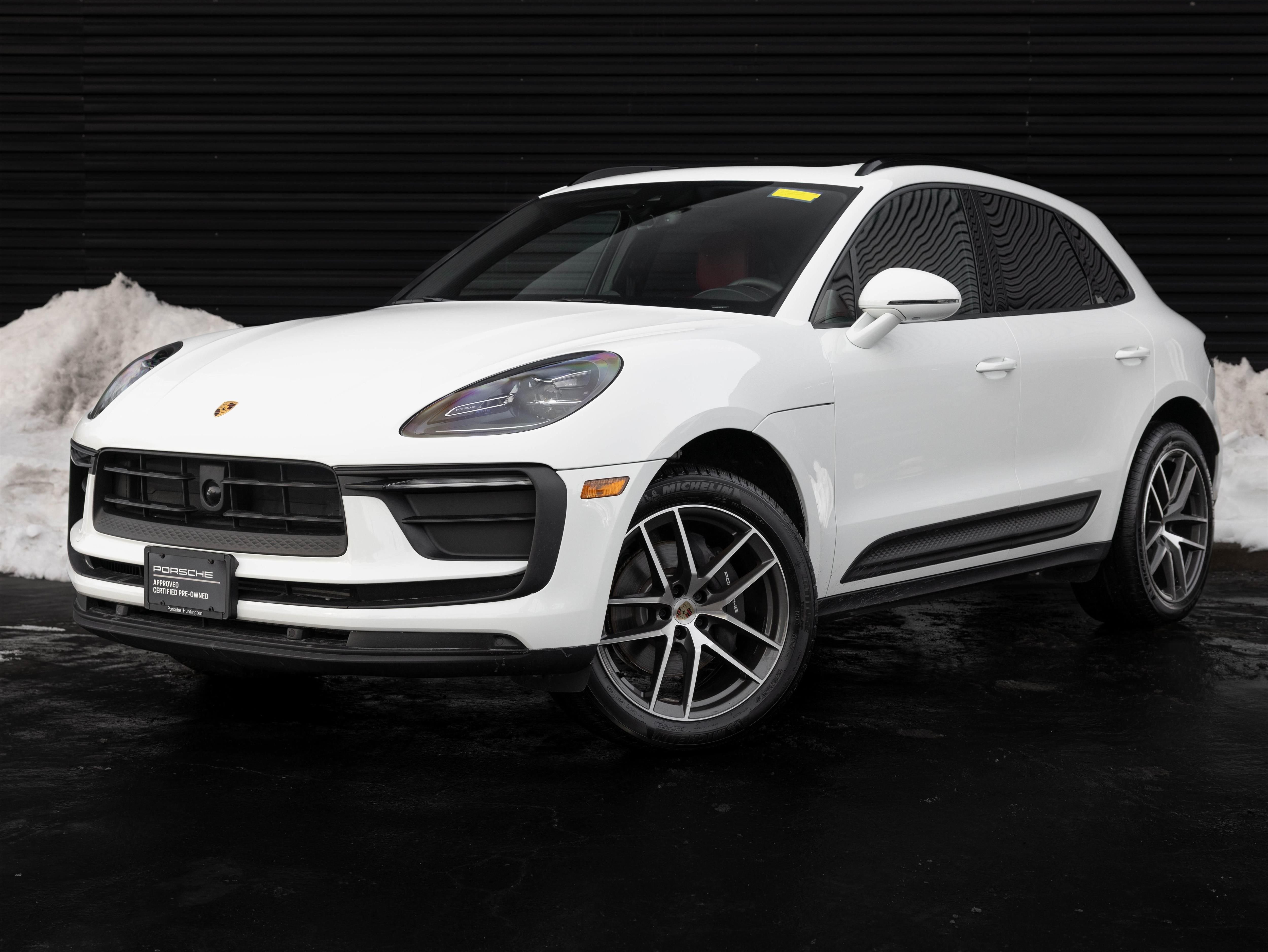 2025 Porsche Macan Base
