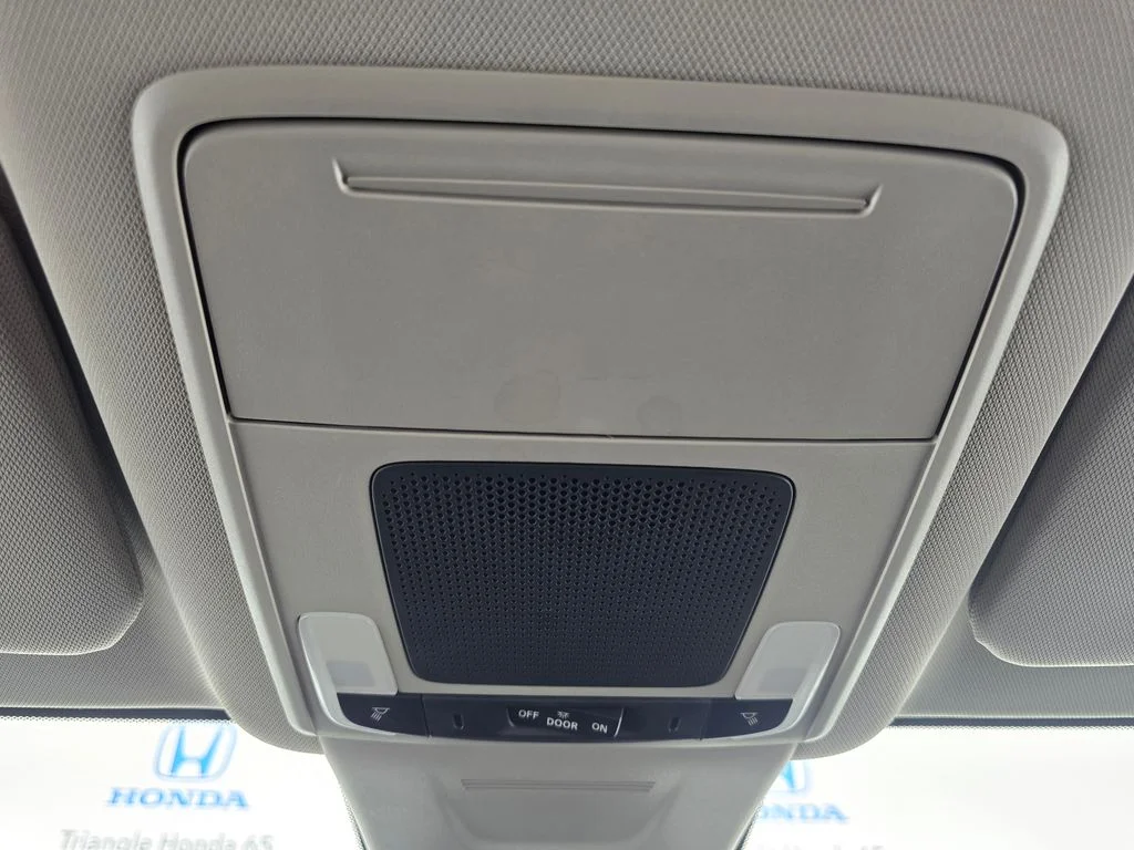 Used 2025  Honda LX image 9