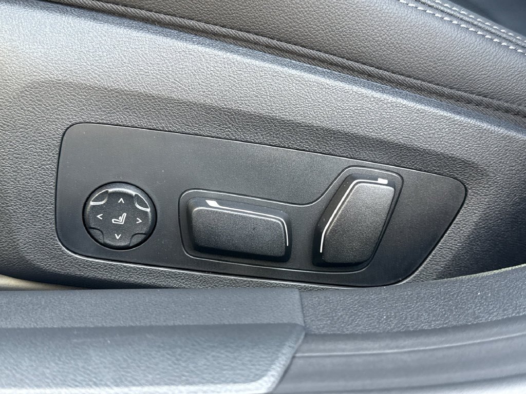 New 2026 Skyscraper Grey Metallic BMW eDrive40 image 23