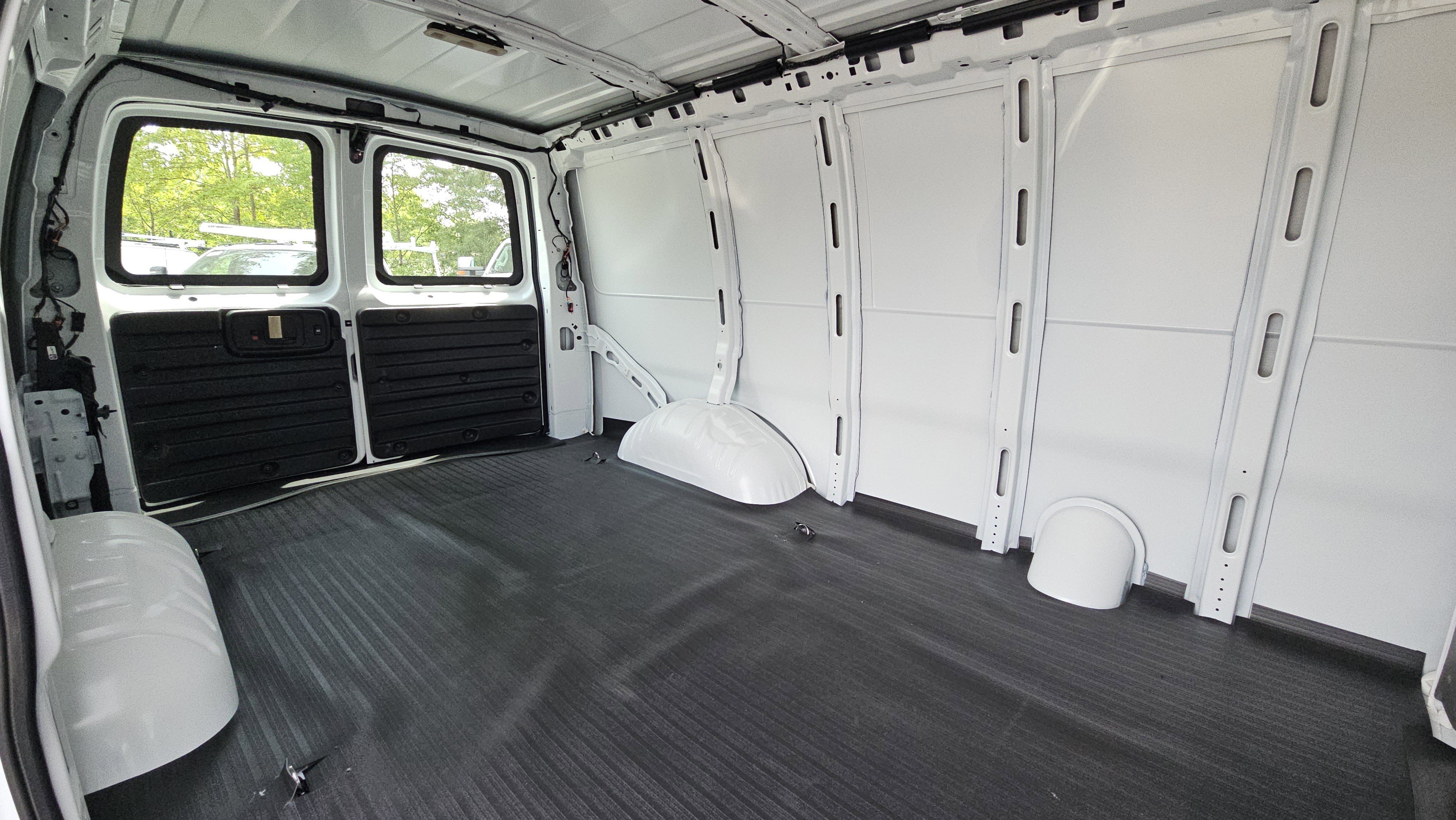 2025 Chevrolet Express Cargo Work Van - Photo 18