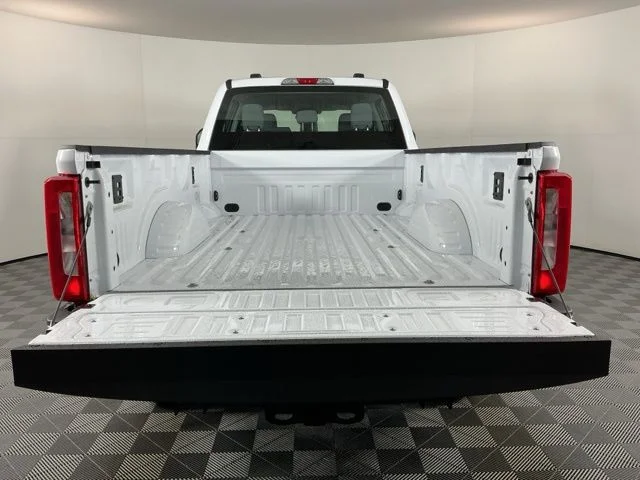 New 2026 Oxford White Ford XL image 7