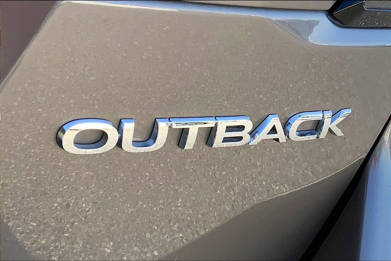 Used 2022 Brilliant Bronze Metallic Subaru Limited image 9