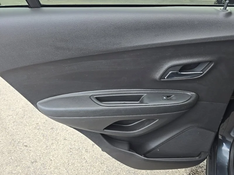 Used 2016 Gray Chevrolet LT image 27
