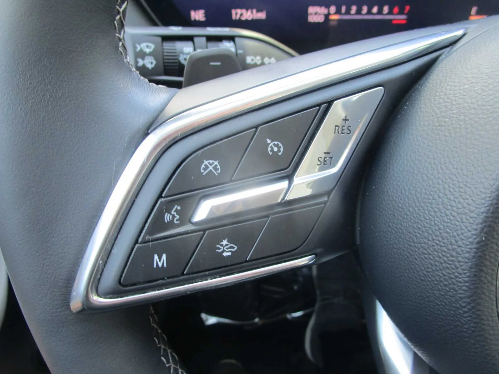Certified Used 2025 Moonstone Gray Metallic Buick Avenir image 31