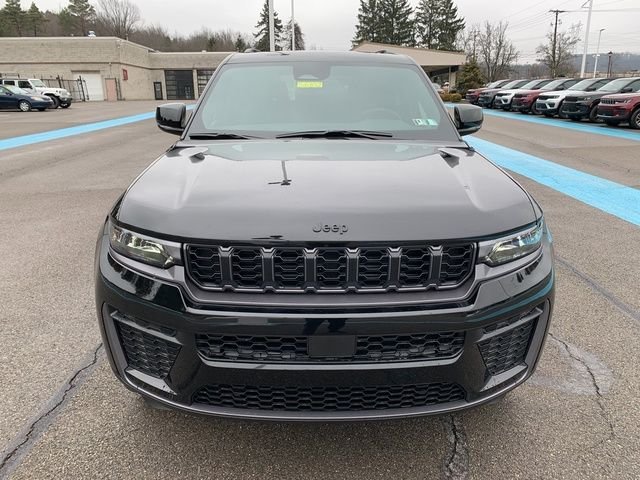 New 2026 Diamond Black Crystal Pearl-Coat Exterior Paint Jeep Altitude image 10