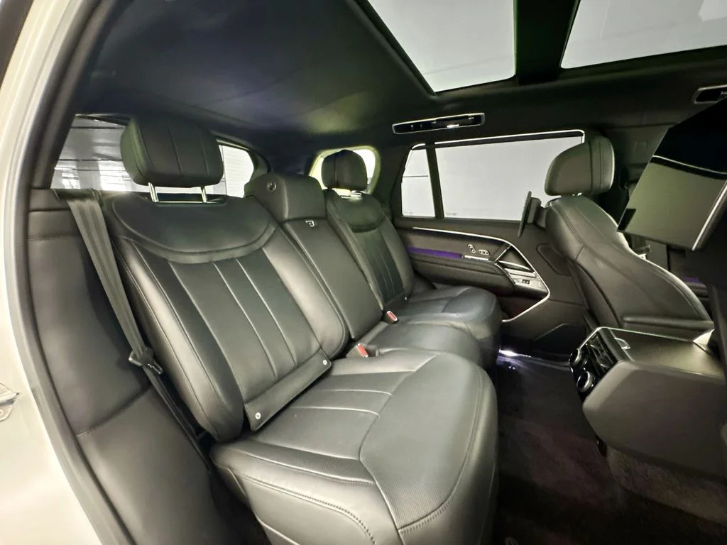 Used 2023 White Land Rover Autobiography image 29